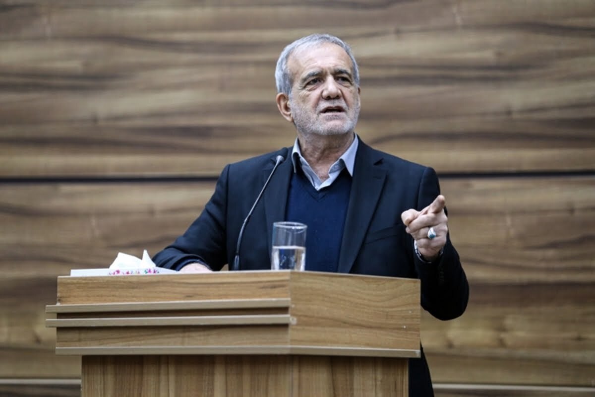 پزشکیان: دفاع از ایران فقط در میدان جنگ نیست، گاهی در یک تیتر درست و یک گزارش دقیق است