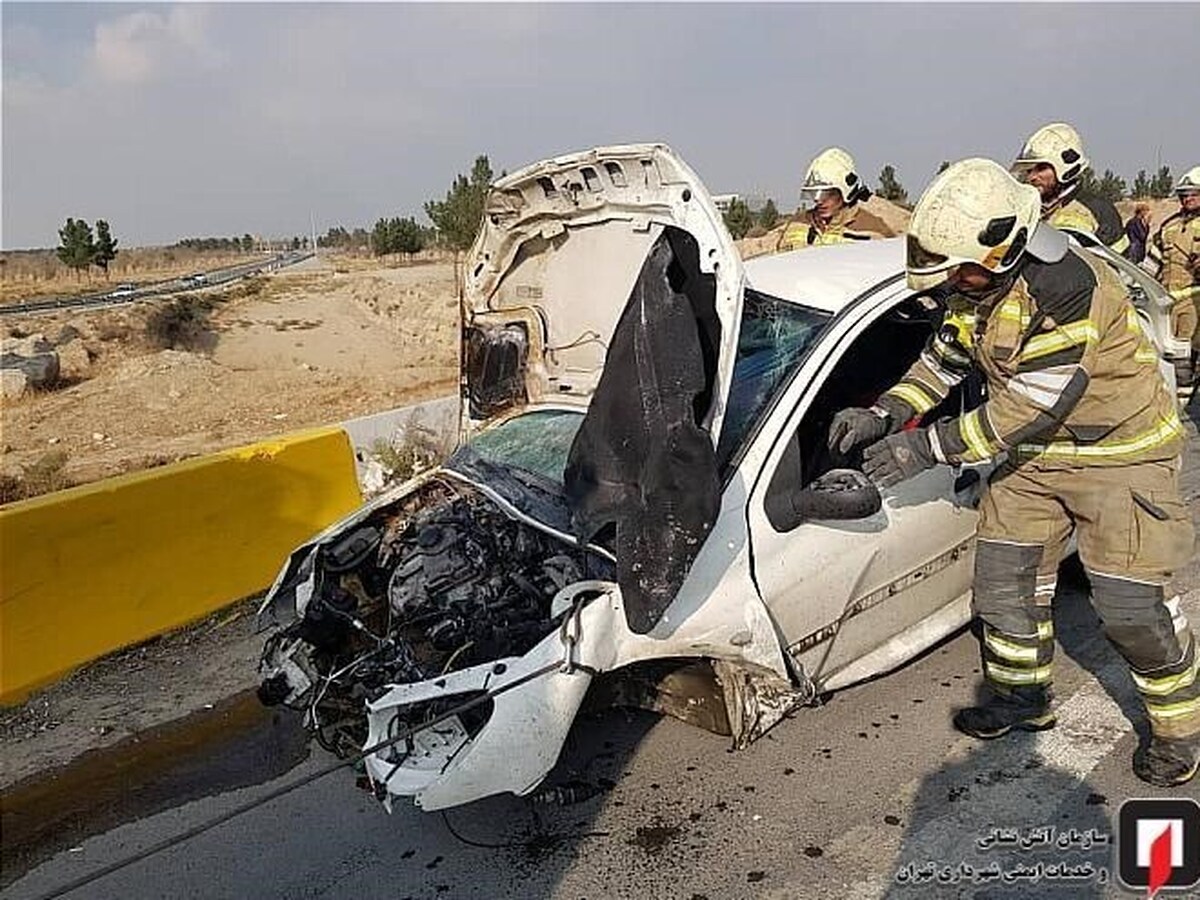 آتش سوزی پژو 206 در جاده تهران - قم +عکس