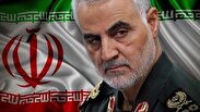 فیلم | وقتی نگاه زائران خارجی به عکس حاج‌قاسم افتاد