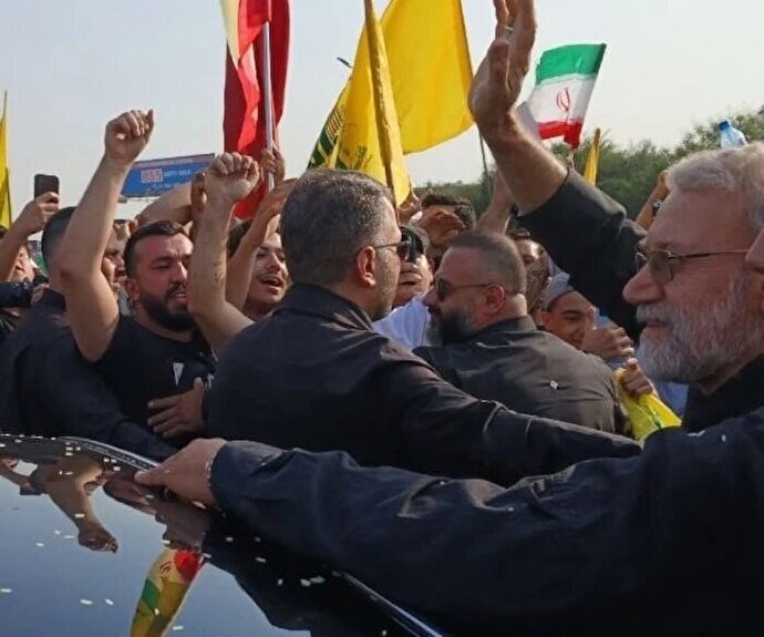 فیلم | استقبال گسترده مردمی از لاریجانی در فرودگاه بیروت