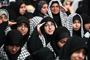 تصاویر | دانشجویان با چفیه در حسینیه امام خمینی