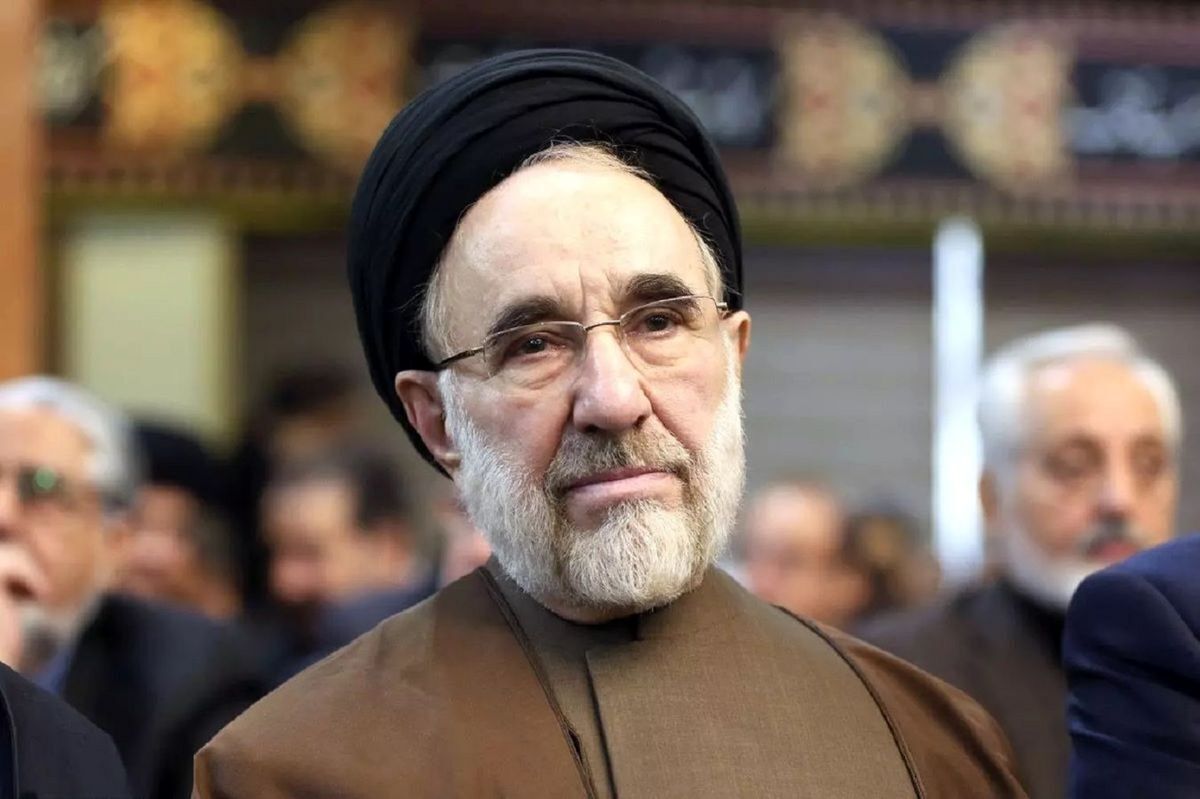 رنگ لباس خاتمی در بیمارستان خبرساز شد+ عکس