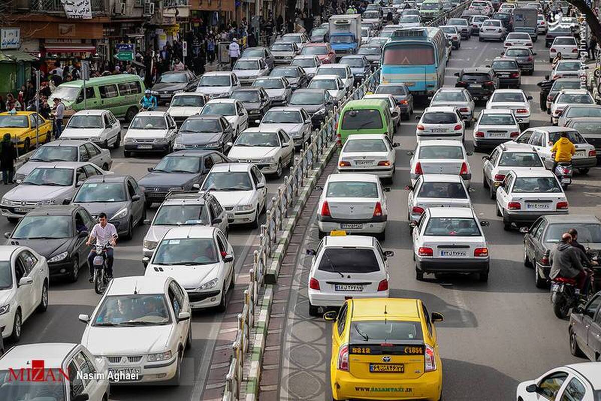 ترافیک پرحجم در برخی معابر و بزرگراه‌های تهران