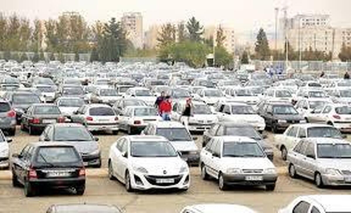 بازار خودرو همچنان در سراشیبی رکود