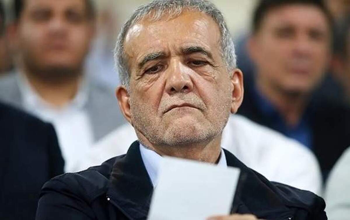پزشکیان مراقب پوست موز اصلاح طلبان باشد!