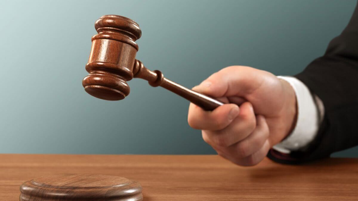 جنجال کاریکاتور توهین آمیز علیه مردم ایران| دادستانی علیه هادی حیدری اعلام جرم کرد + عکس