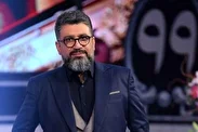 انتقاد شدید از عکس جنجالی رضا رشیدپور با عوامل برنامه عشق ابدی