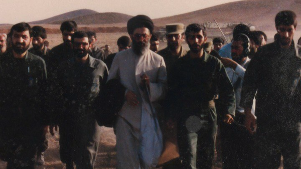 تصویری دیده‌نشده از سردار موسوی در کنار رهبر انقلاب