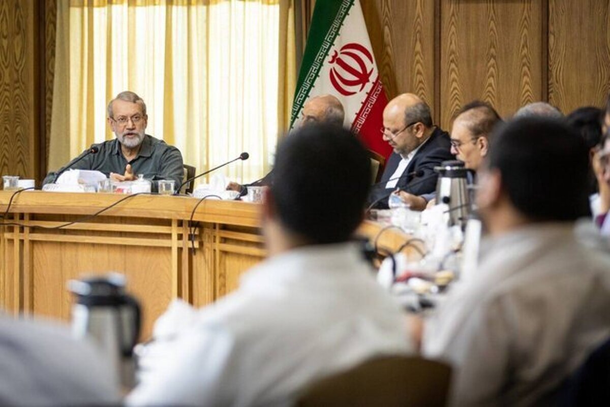 لاریجانی: کدام ایرانی باغیرتی خواهان تحویل سلاح به دشمن است؟