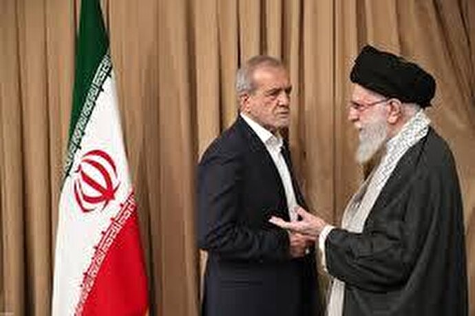 فیلم | لحظاتی از گفت‌وگوی خصوصی رئیس‌جمهور با رهبر انقلاب