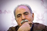 پرویز پرستویی: گردنم را هم بزنید از وطنم پایم را بیرون نمی‌گذارم
