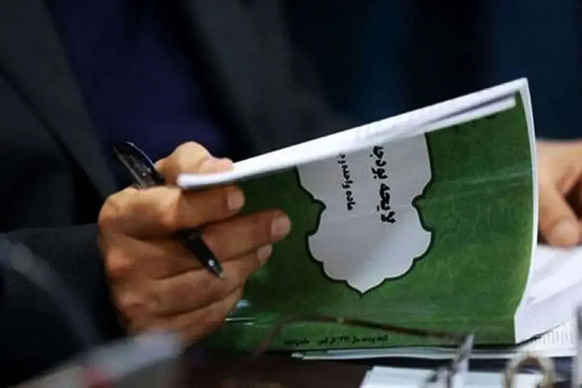 روزنامه جمهوری اسلامی: آقای رئیس ‌جمهور! بودجه دستگاه های آویزان را قطع کنید