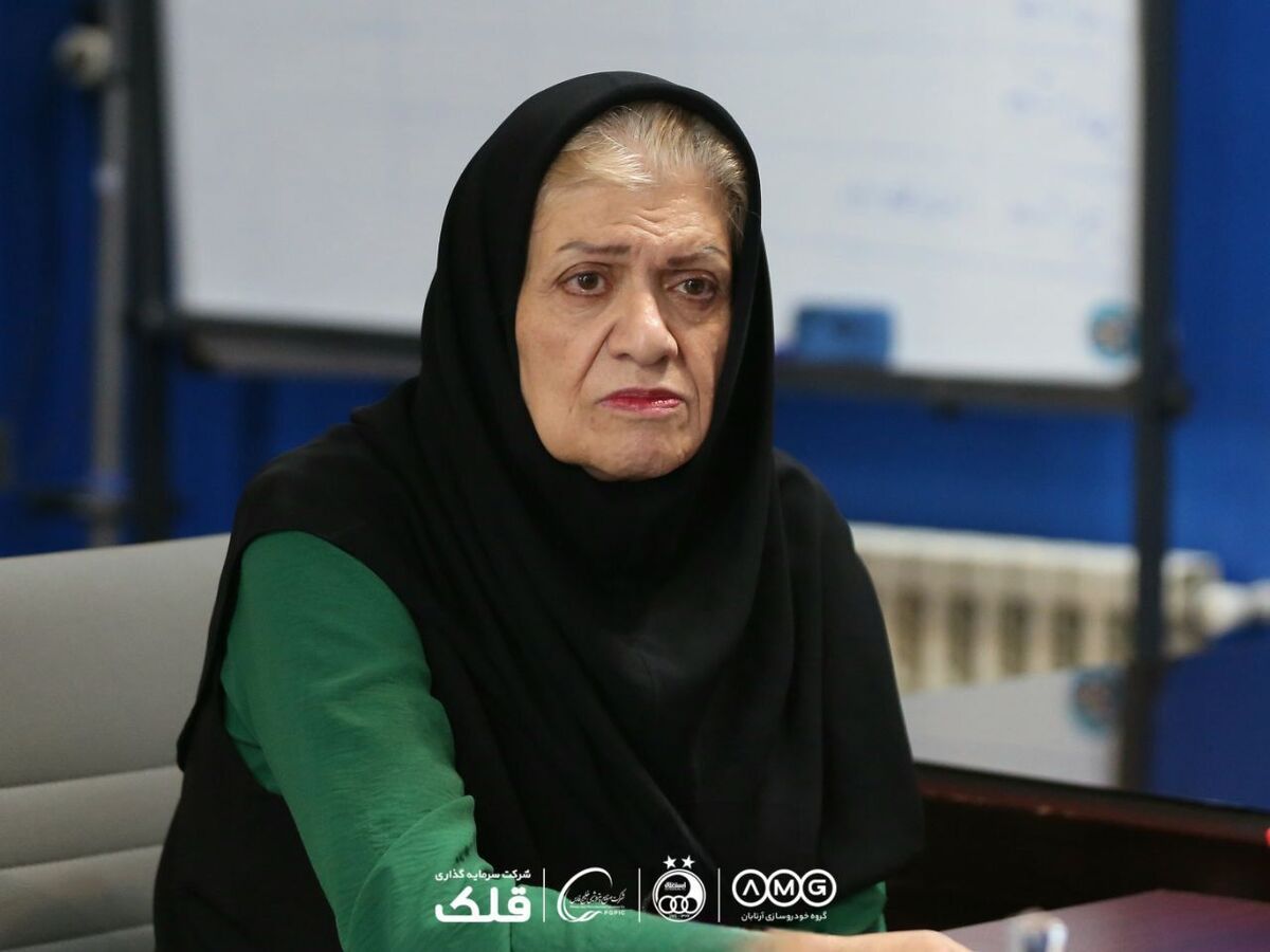 یک ماه است از هیئت مدیره استقلال استعفا داده‌ام