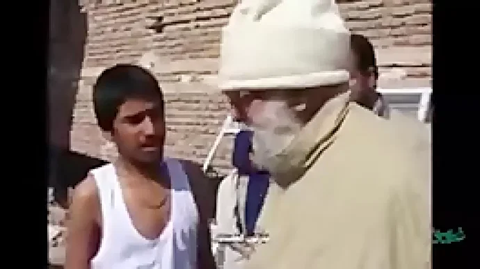 فیلم | تصاویری از بازرسی مخفی رهبر انقلاب در زلزله بم
