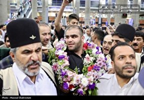 تصاویر |  ورود تیم ملی کشتی فرنگی به ایران