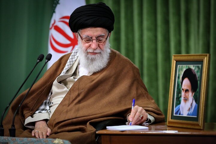 تقریظ رهبر انقلاب بر کتاب «پاسیاد پسر خاک» منتشر شد