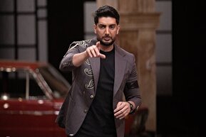 فیلم | لحظه بامزه از افشا شدن علایق آقای خواننده در اینستاگرام؛ بزن بزن و کتک‌کاری!