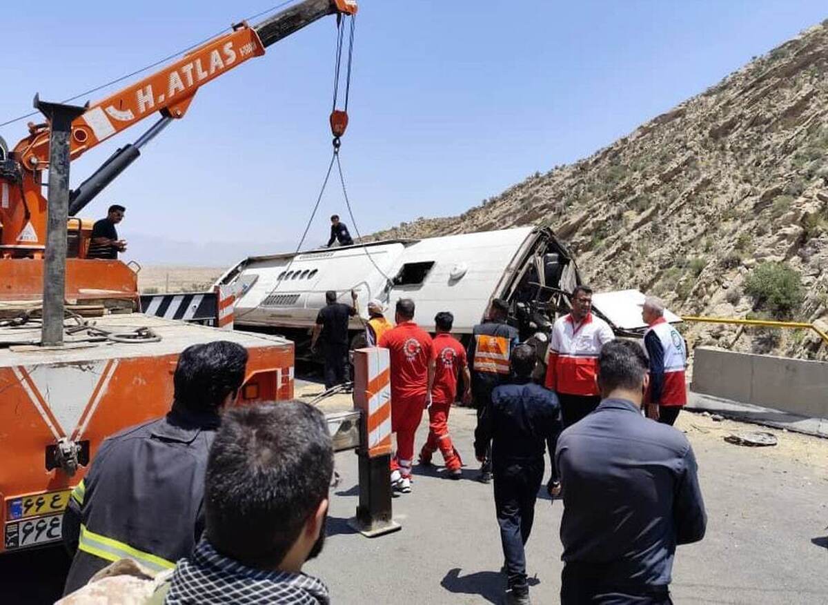 علت واژگونی اتوبوس در جاده فیروزکوه  مشخص شد