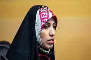 آمنه سادات ذبیح‌پور در کنار دختران بی‌حجاب لبنانی