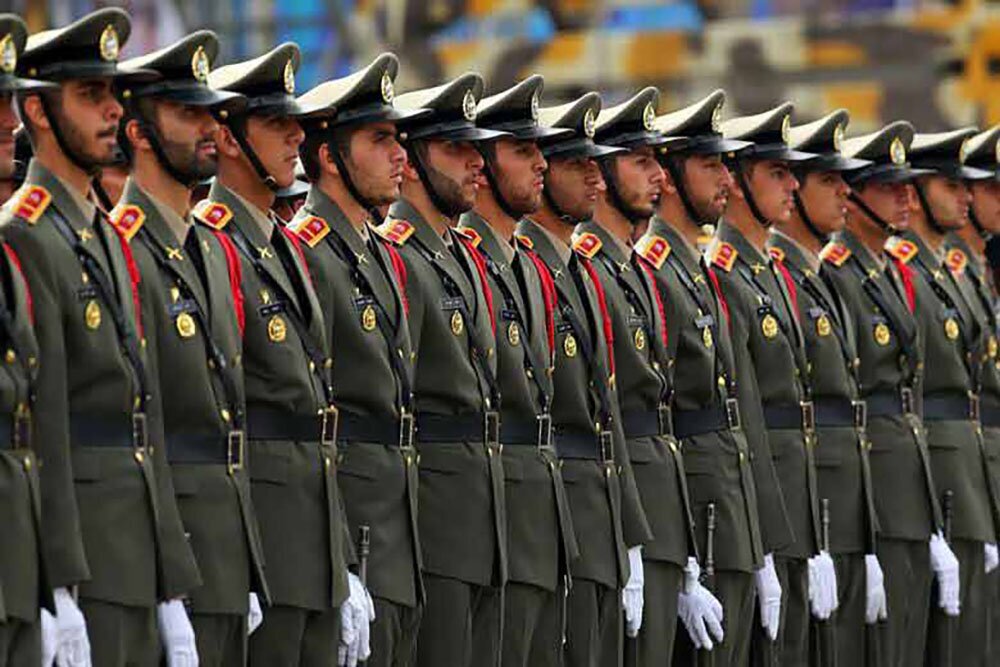 ارتش دانشجو می‌پذیرد