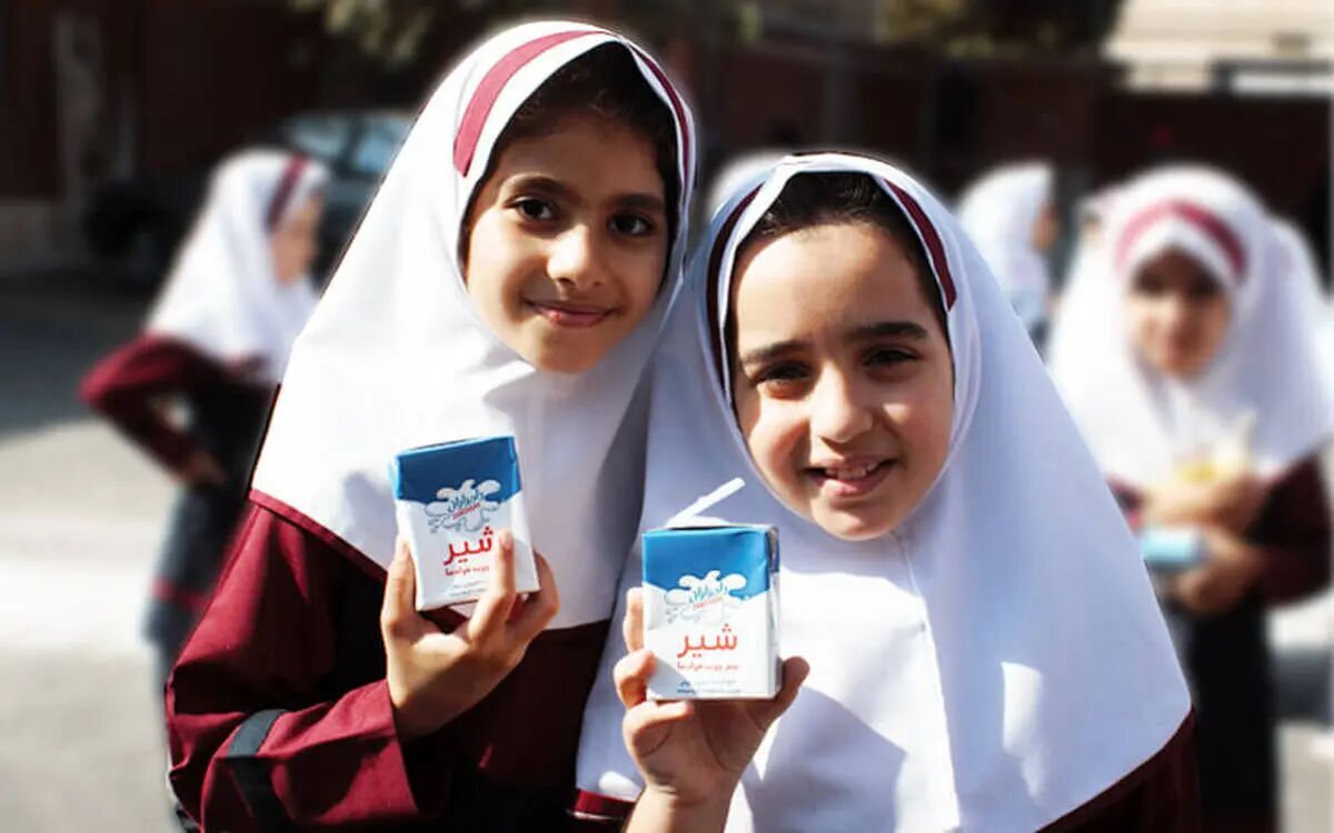 توزیع شیر در مدارس؛ حمایت دولت چهاردهم از سلامت دانش‌آموزان