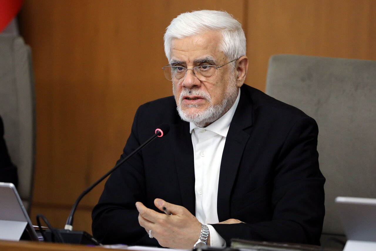 عارف: تقسیم کار بین‌المللی برای ضربه به اقتصاد ایران ایجاد شده است