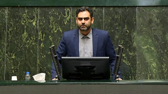 فیلم | ثابتی در مجلس: آقای فرزین! اگر عرضه‌ نداری استعفا بده!