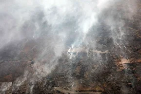 تصاویر | عملیات هوایی مهار آتش‌سوزی هورالعظیم