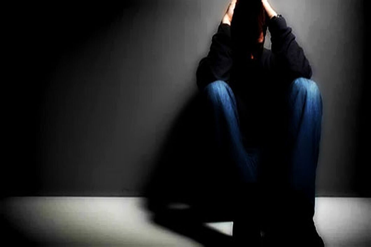 ازدواج پنهانی پسر دانشجو با مادر دوستش برای پول