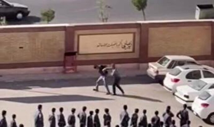 فیلم | ویدیو جنجالی از برخورد خشن با دانش‌آموز در پرند