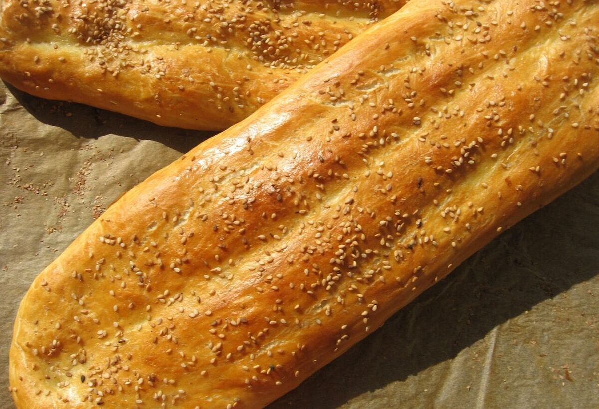 کنجد روی نان‌های سنتی مفید است؟