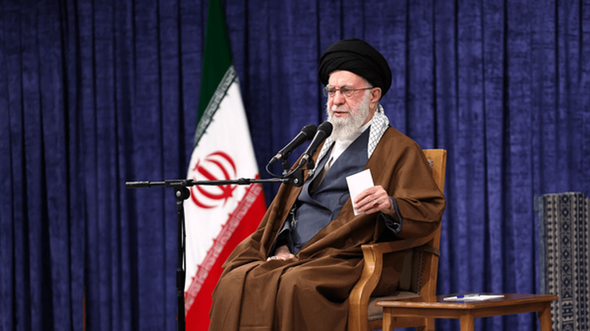 رئیس‌جمهور آمریکا افتخار میکند که صنعت هسته‌ای ایران را بمباران کردیم و از بین بردیم؛خیلی خوب، به همین خیال باش!