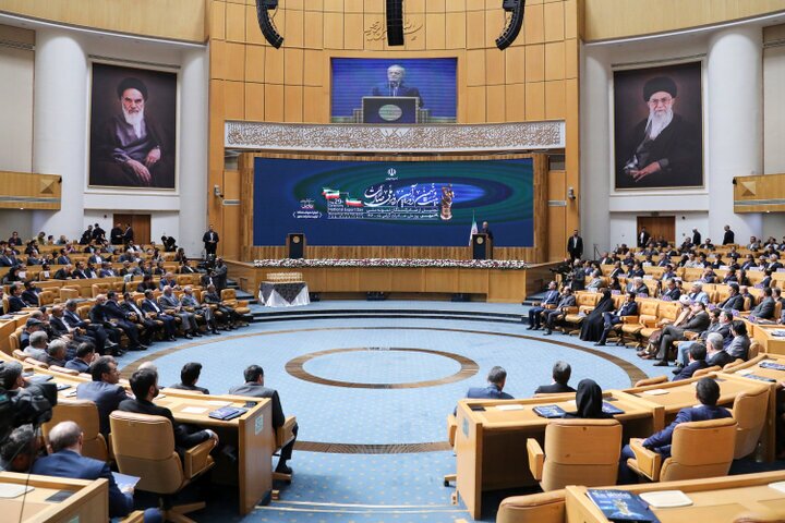 پزشکیان: برای ساخت آینده ایران تسلیم هیچ محدودیتی نخواهیم شد