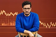 چند می‌‌گیری بخندونی؟ قیاسی دقیقاً چه کار می‌کند؟