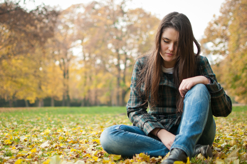 علت ابتلا به افسردگی پاییزی چیست؟