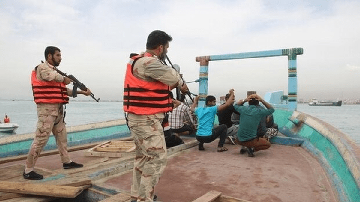 توقيف ۴ فروند لنج صيادی حامل سوخت قاچاق در چابهار