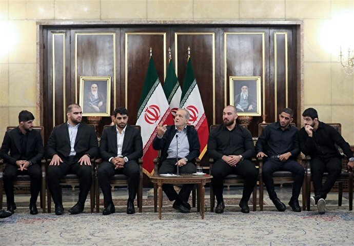 فیلم | پزشکیان خطاب به کشتی‌گیران: من هم مثل شما دوست ندارم به حریف امتیاز دهم