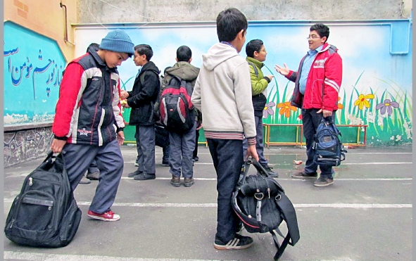 گلایه دانش آموزان از کیف و کوله‌های سنگین