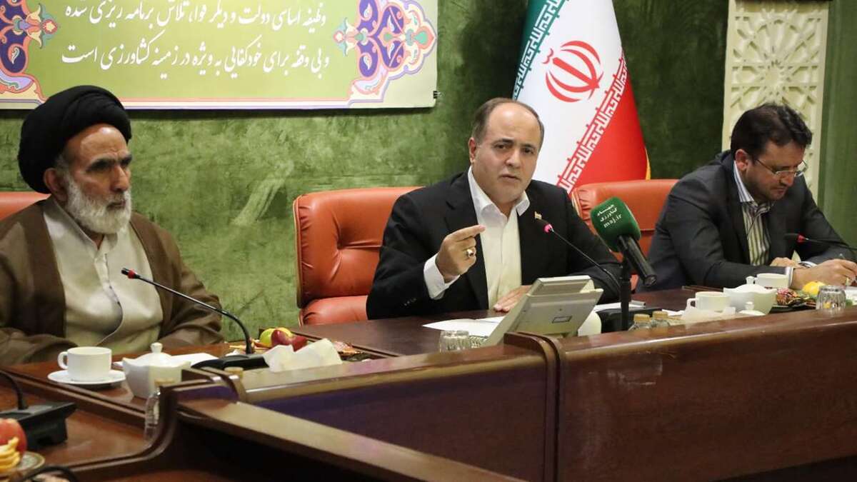 وزارت جهاد کشاورزی از تولیدکنندگان حمایت می‌کند و در مقابل رانت‌خواران می‌ایستد