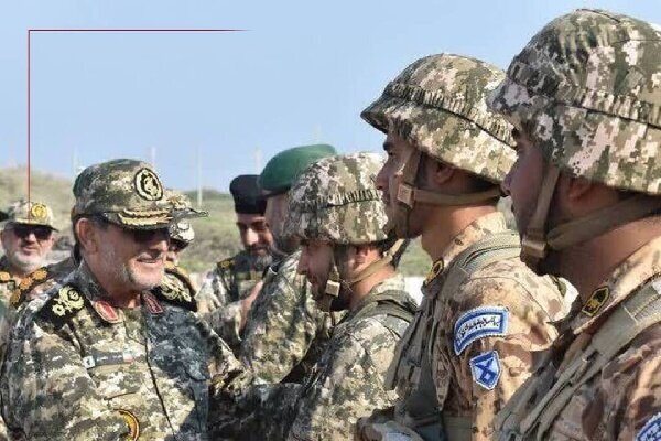 بازدید فرمانده نیروی دریایی سپاه از جزایر بوموسی و سیری