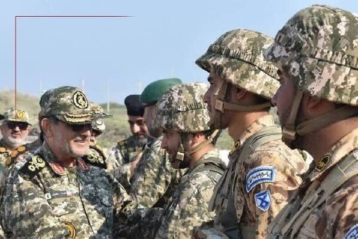 بازدید فرمانده نیروی دریایی سپاه از جزایر بوموسی و سیری