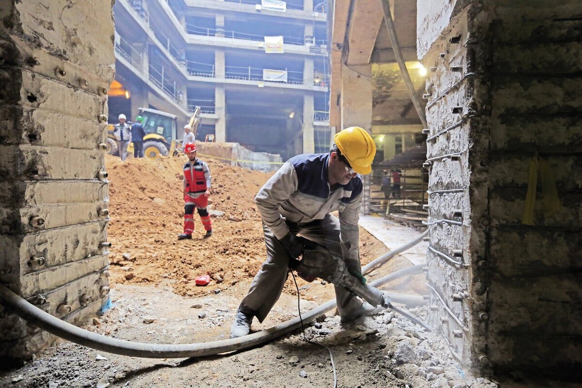 حدود ۶۰۰ هزار کارگر ساختمانی بیمه ندارند