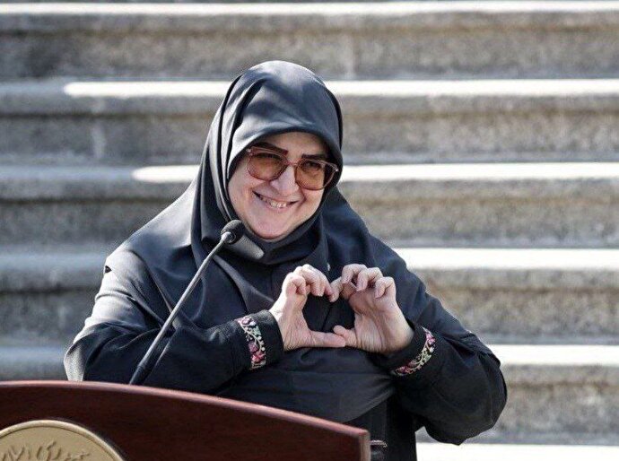 فیلم| ادامه قلب بازی خانم سخنگو؛ چرا انقدر شما کمبود قلب دارید!