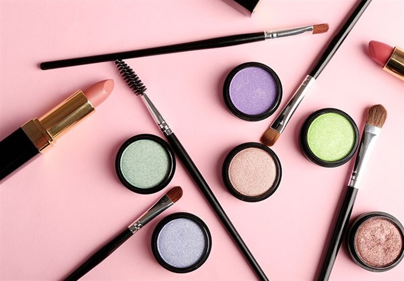 انتشار فهرست محصولات آرایشی غیرمجاز | خط چشم پاریس غیرمجاز است