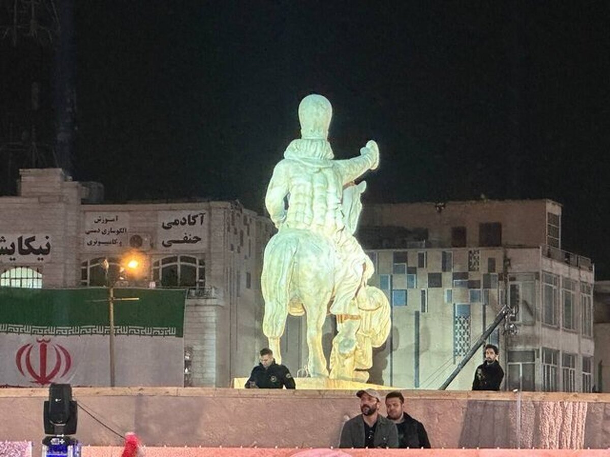 جزییات رونمایی از مجسمه والرین امپراتور رم در میدان انقلاب