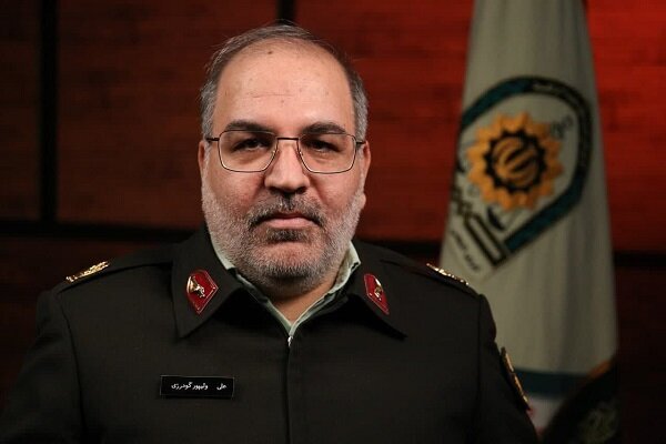 دستگیری سارقی که فقط خودروی بنز می‌دزدید