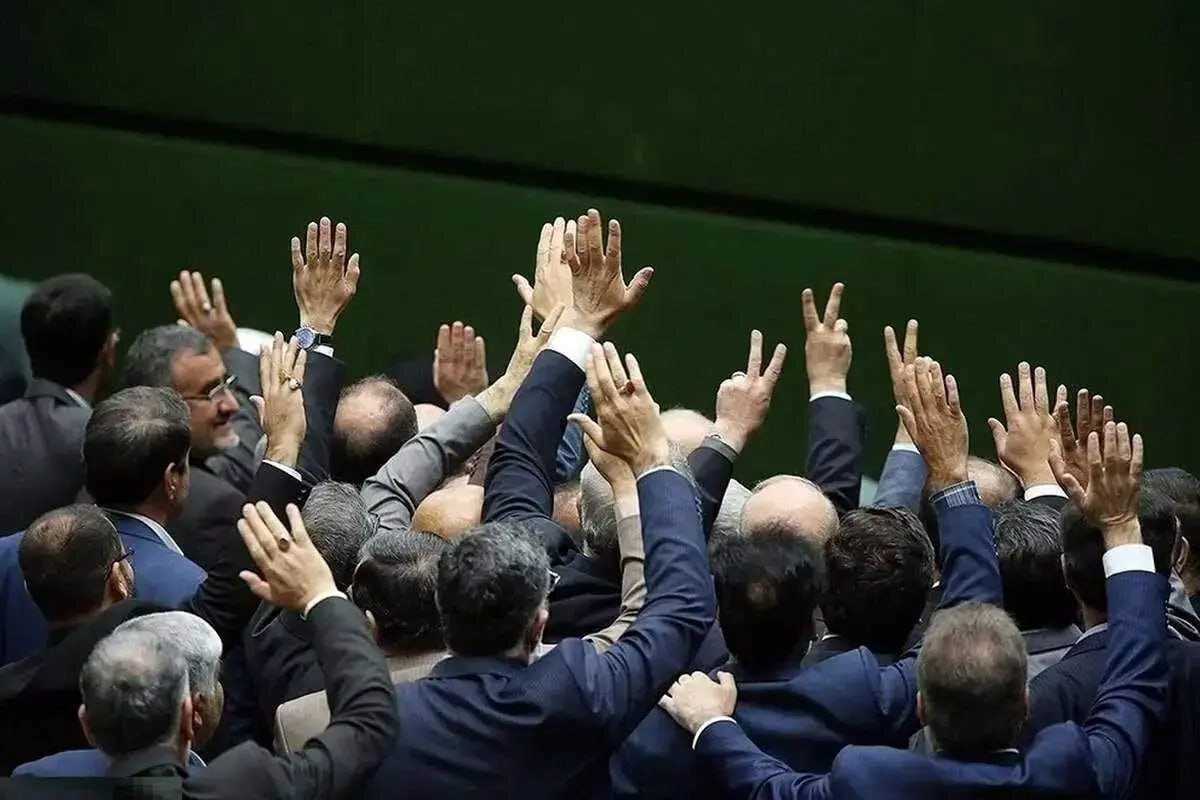 از تفرقه بترسید، از فشارهای روانی مردم بترسید، از میدان‌دار شدن مفسدان اقتصادی بترسید