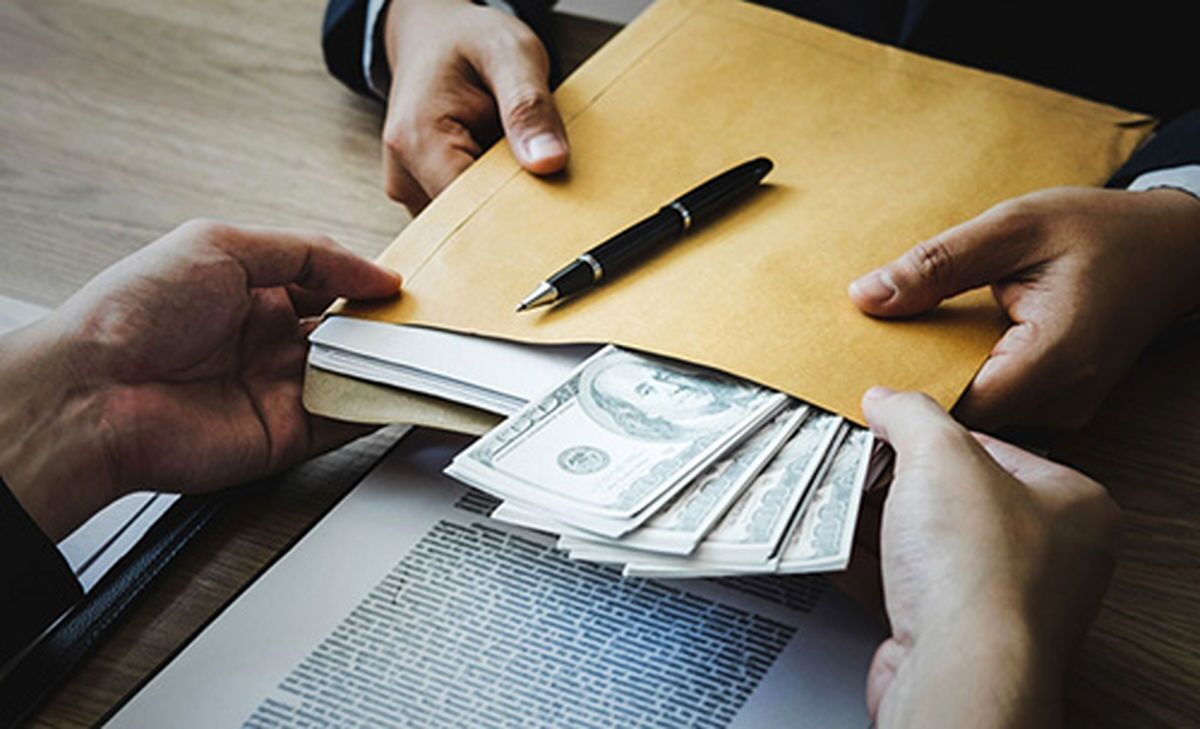 بازداشت عضو شورای شهر دورود به اتهام دریافت رشوه