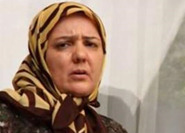 زویا امامی در کنار پسرش آرام می‌گیرد