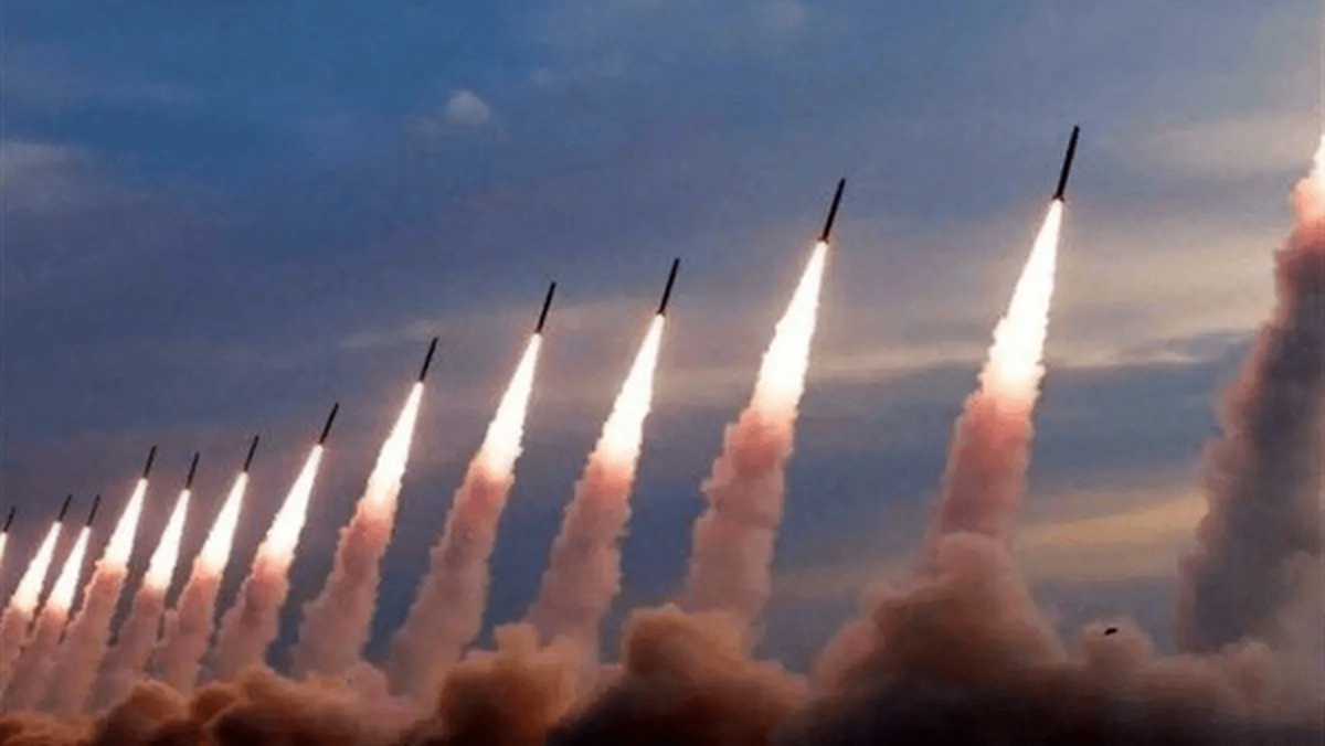 نیویورک‌تایمز: ایران در جنگ بعدی ۲۰۰۰ موشک را همزمان شلیک می‌کند
